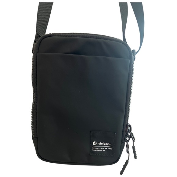 Lululemon Easy Access Crossbody Bag Black 1.5L Messenger Bag - Picture 2 of 10